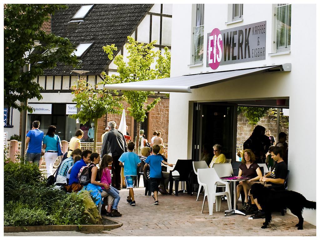 Gaestehaus Eschers Eiswerk Annweiler am Trifels Bagian luar foto