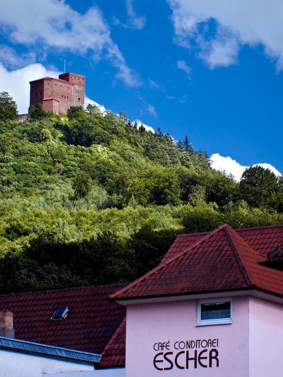 Gaestehaus Eschers Eiswerk Annweiler am Trifels Bagian luar foto